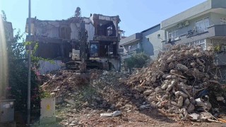 Arka sokaktaki yıkım evleri salladı, panikleyen mahalleli 112yi aradı