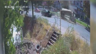 Arkadan çarptığı kamyoneti devirdi: 4 yaralı