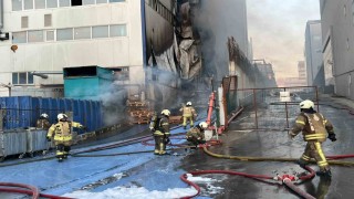 Arnavutköyde 3 katlı fabrikada yangın