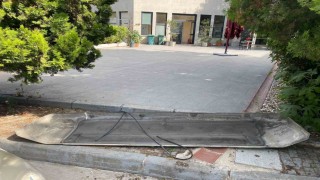 Arnavutköyde İETT otobüsünün havalandırma kapağı uçtu: Bir vatandaş faciadan döndü