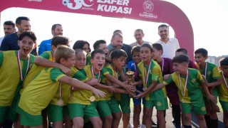 Arnavutköyde U-11 Minikler Futbol Şampiyonası Zafer Bayramı coşkusuyla gerçekleşti