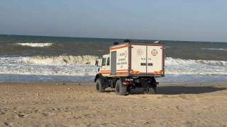 Arnavutköyde yasağa rağmen denize giren bir kişi boğuldu