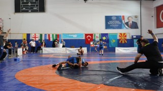 Artvinde uluslararası güreş turnuvası düzenlendi