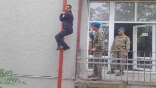 Askeri personele yangın tatbikatı