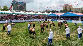 Ata sporunun kalbi Arnavutköyde attı: İstanbulun Kırkpınarı binlerce güreş severi buluşturdu