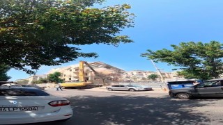 Avcılarda kentsel dönüşüm nedeniyle yıkılan bina çöktü