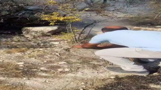 Avuçlarına doldurdukları toprakla yangını söndürmeye çalışan vatandaşlar takdir topladı