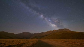 Aya fotoğrafı gönderilen Türk astrofotoğrafçı, Aladağları görüntüledi