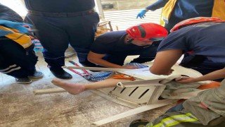 Ayağını sandalyeye sıkıştıran şahıs yaralandı