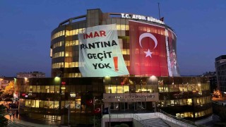 Aydın Büyükşehir Belediyesi binasına dev pankart: İmar rantına geçit yok