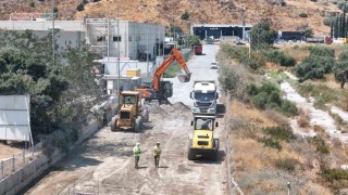 Aydın Büyükşehir Belediyesi Sökedeki yağmur suyu ve kaldırım çalışmaları devam ediyor