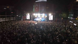 Aydınlılar Zafer Bayramını ünlü santçıyla kutladı