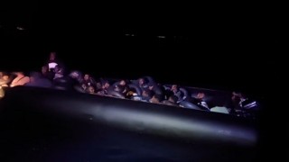 Ayvalık açıklarında 42 düzensiz göçmen yakalandı