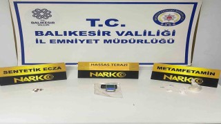 Ayvalıkta narkotik ekibinden şüpheli araca operasyon