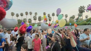 Babasının sosyal medya paylaşımı üzerine gökyüzü, Yağmurun umut balonlarıyla rengarenk oldu