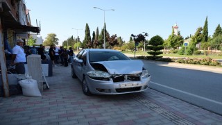 Bafrada zincirleme trafik kazası: 4 araç birbirine girdi