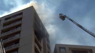 Bağcılarda 15 katlı apartmandan alevler yükseldi