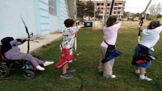 Bahçelievler yüzme havuzu bahçesinde okçuluk rüzgarı