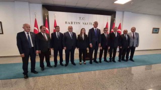 Bakan Ersoy, Bartında