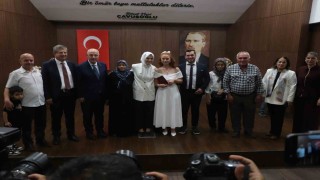 Bakan Göktaş, Aile ve Gençlik Fonu kullanan çiftin mutluluğuna ortak oldu