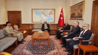 Bakan Güler, Pakistan Büyükelçisi Junaidi kabul etti