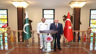Bakan Güler, Pakistan Deniz Kuvvetleri Komutanı Oramiral Naveed Ashrafı kabul etti