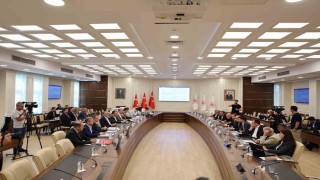 Bakan Işıkhan, Memur-Sen Başkanı Yalçın ve hizmet kollarında ilgili sendika temsilcileri ile bir araya geldi