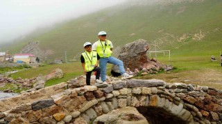 Bakan Kurum Taşköprü Yaylasını Mete ve Görkem kardeşlere emanet etti