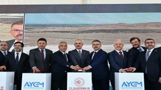 Bakan Uraloğlu: Zengezur koridoru, Türkiye, Azerbaycan ve Ermenistan arasında ekonomik işbirliğini güçlendirecek, bölgesel barışı pekiştirecek