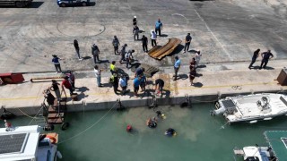 Balıkçı barınağında dip temizliği: 2 ton çöp çıkartıldı