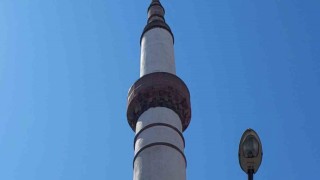 Balıkesirde tarihi cami depremde hasar gördü