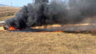 Bandırmada araç ve arazi yangını söndürüldü