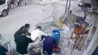 Başakşehirde mavi bidon tartışması: 70 yaşındaki kadının camlarını kırıp darp ettiler