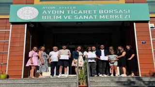 Başarılı öğrencilerden okullarına veda