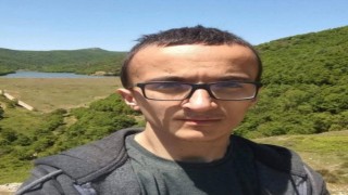 Başı çekyatın altına sıkışmış halde ölü bulundu