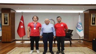 Başkan Büyükkılıç, dünya şampiyonu Arslanı ağırladı