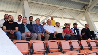 Başkan Demir, turnuva maçını tribünden izledi