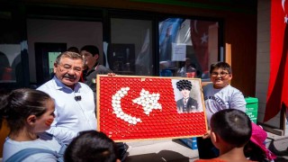 Başkan Odabaşı, ‘Dönüştür, Hediye Kazan kampanyası kapsamında çocuklarla buluştu