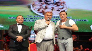 Başkan Pütün yerel sanatçılara sahip çıkarak gönüllüleri fethetti