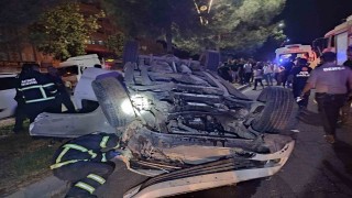 Batmanda hafif ticari araç devrildi: 2 yaralı