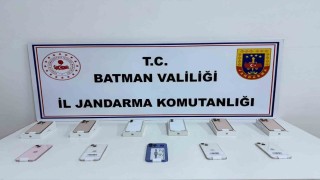 Batmanda takibe alınan şahsın üzerinde bir milyon değerinde kaçak cep telefonu ele geçirildi