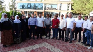 Batmanlı iş adamından örnek davranış: 10 aileye geçimlerini sağlamaları için inek bağışladı