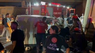 Bayrampaşada alkollü sürücünün kullandığı araç kamyonete çarptı: 3 yaralı