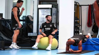 Beşiktaş, günün ikinci antrenmanını salonda yaptı