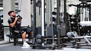 Beşiktaş, günün ikinci idmanında salonda çalıştı