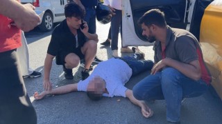 Beyoğlunda taksici baygınlık geçirdi: Vatandaşlar başından ayrılmadı