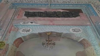 Bezzaz Cami dökülüyor