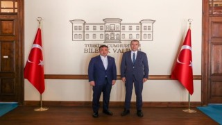 Bilecik Valisi Faik Oktay Sözer, İl Tarım ve Orman Müdürü Çetin Ayvalıkı makamında ağırladı