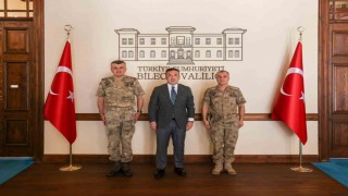 Bilecikte görev yapan komutanlardan Vali Sözere veda ziyareti