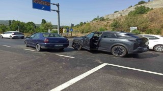 Bilecikte iki otomobil çarpıştı: 1 yaralı